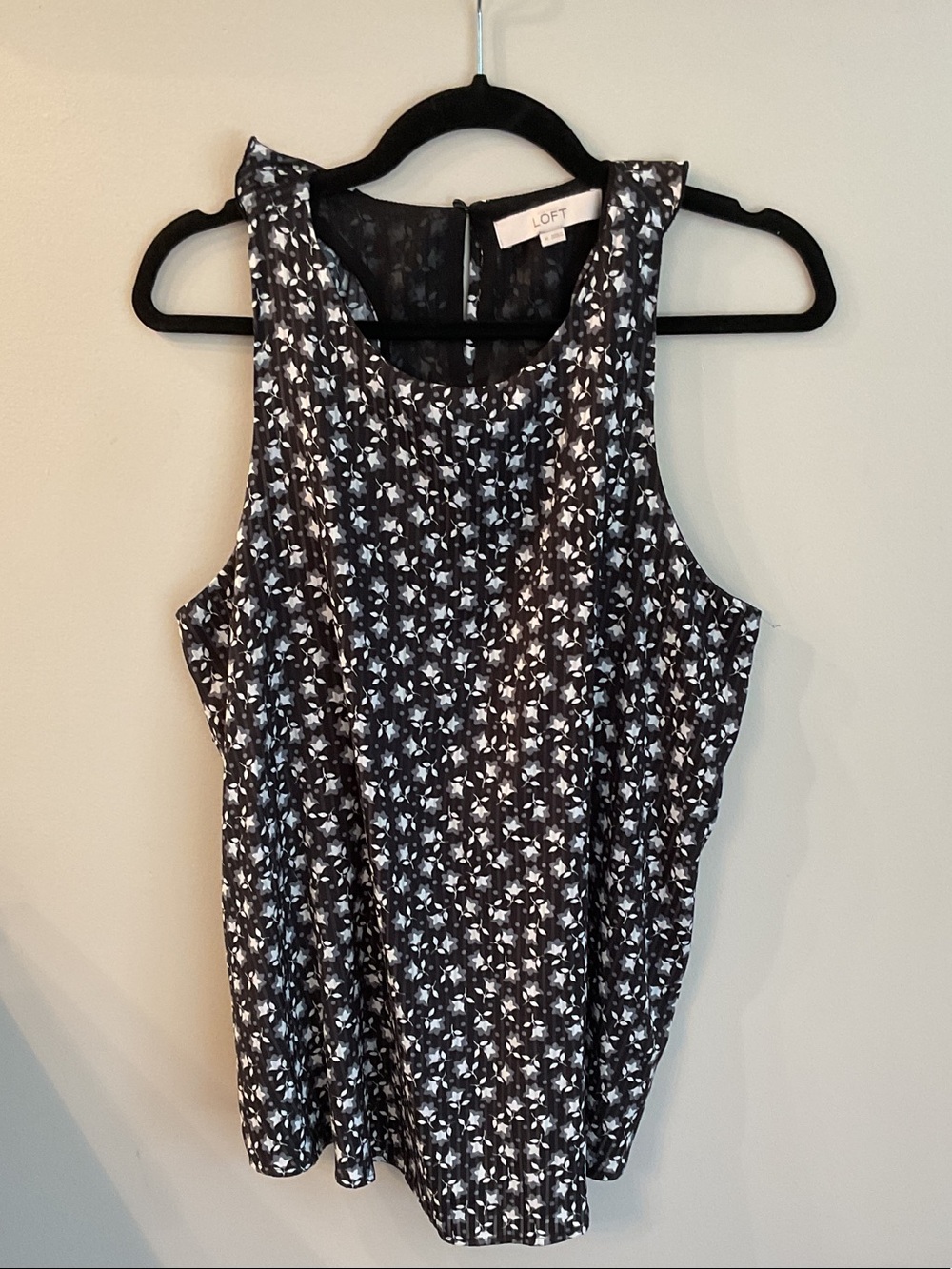 LOFT Black and White Floral Sleeveless Shell